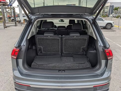 Certified 2022 Volkswagen Tiguan SE image 13