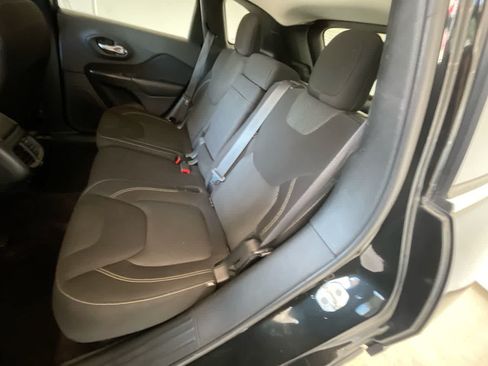 Used 2016 Jeep Cherokee Latitude FWD image 22