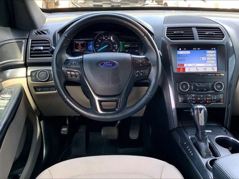 Used 2019 Ford Explorer XLT w/ Equipment Group 201A FWD image 6