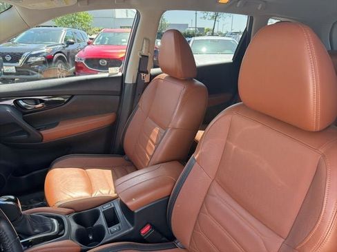 Used 2018 Nissan Rogue SL w/ Premium Package AWD/4WD image 12