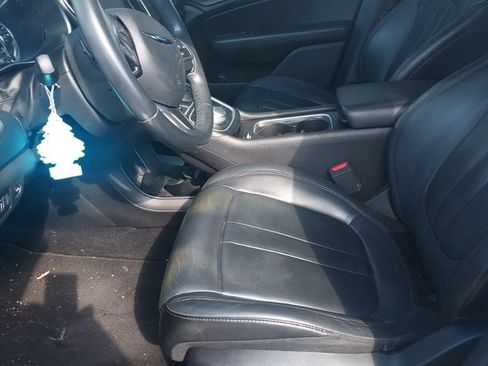 Used 2017 Chrysler 200 Limited Platinum FWD image 7