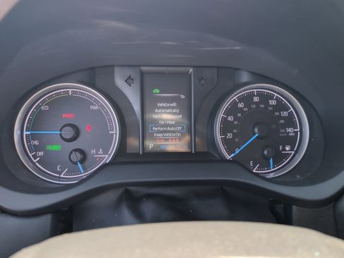 Used 2021 Toyota Venza LE AWD/4WD image 14