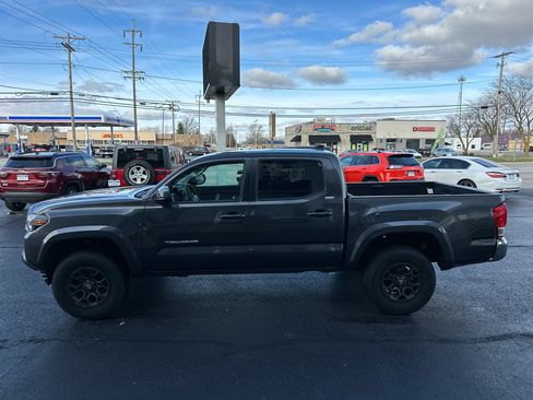 Used 2017 Toyota Tacoma SR5 image 56