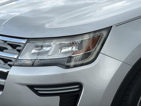Used 2019 Ford Explorer XLT FWD image 6