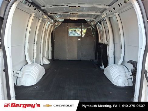 Used 2021 Chevrolet Express 2500 image 29