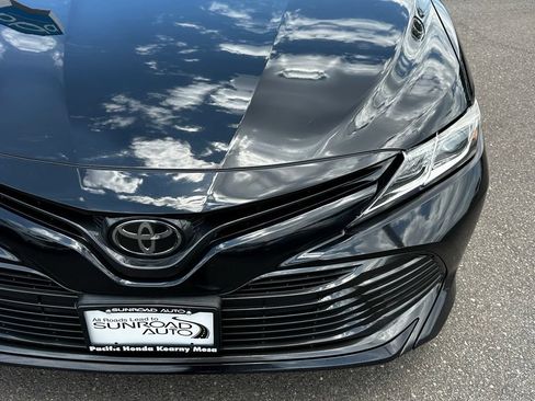 Used 2019 Toyota Camry LE FWD image 5