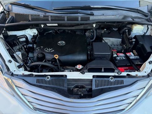 Used 2017 Toyota Sienna XLE w/ XLE Navigation Package AWD/4WD image 24