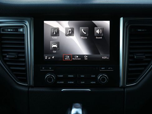 Used 2018 Porsche Macan S image 32