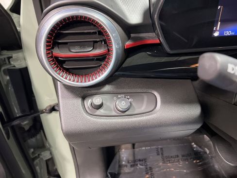 Used 2024 Chevrolet Trax RS FWD image 22