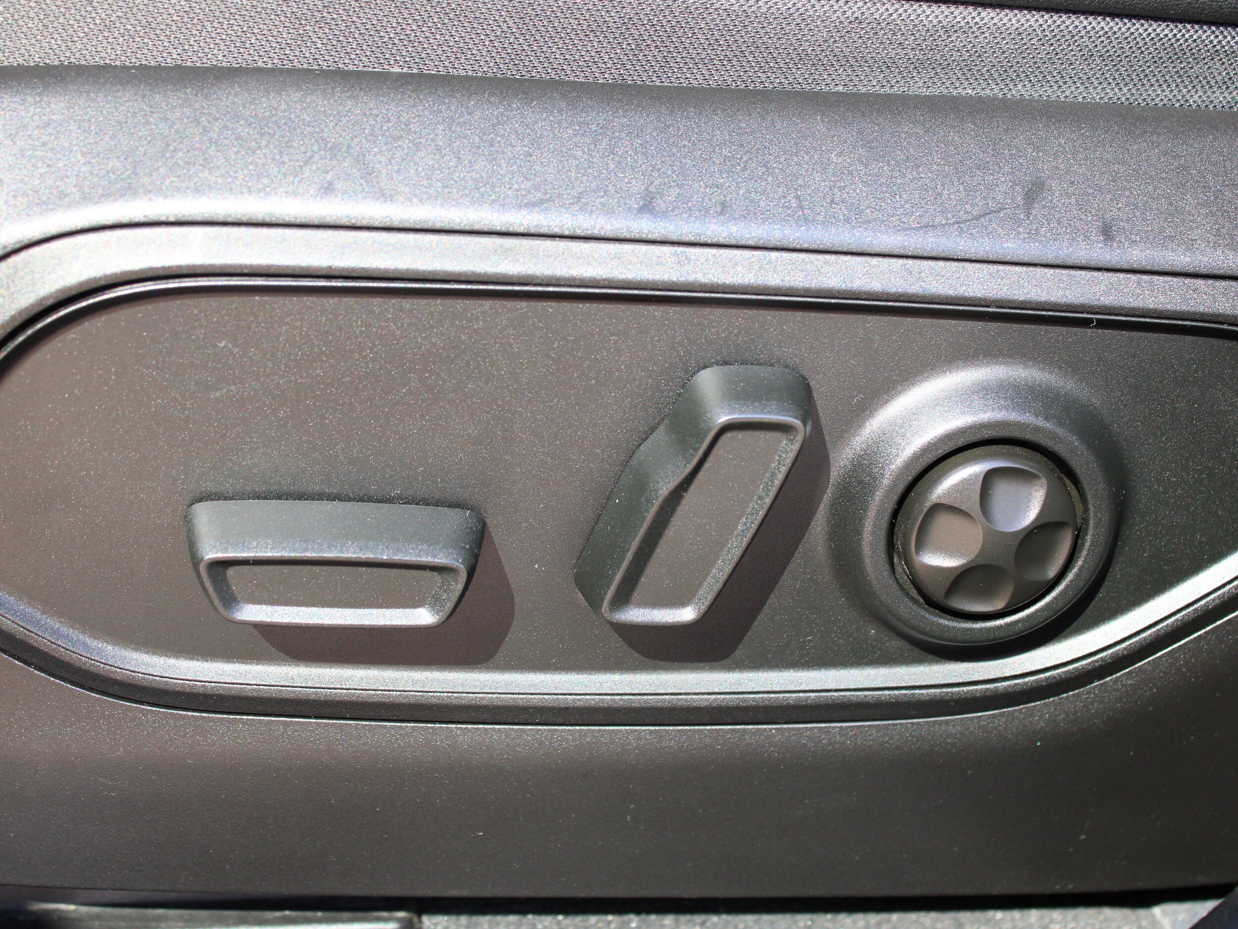 Used 2023 Jeep Grand Cherokee Overland AWD/4WD image 43