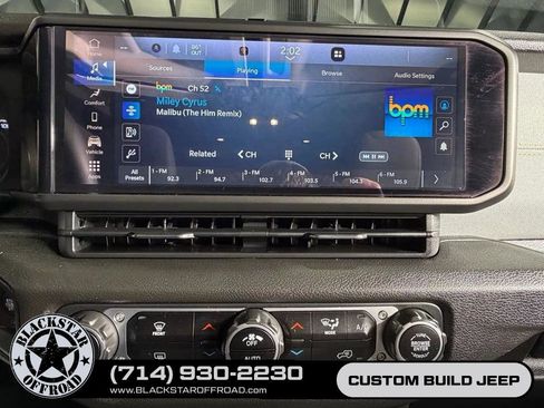 Used 2024 Jeep Wrangler Unlimited AWD/4WD image 24