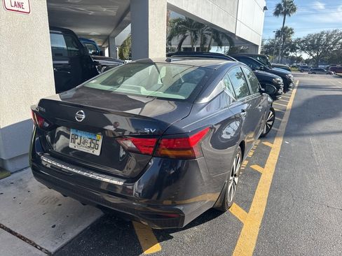 Used 2021 Nissan Altima 2.5 SV image 6