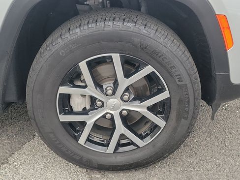 Certified 2023 Jeep Grand Cherokee Limited image 8