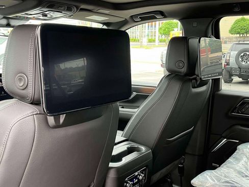 New 2026 GMC Yukon XL Denali AWD/4WD image 17