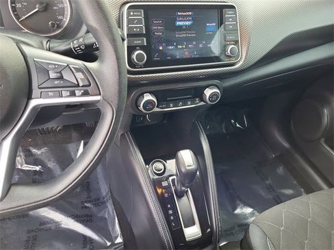 Used 2018 Nissan Kicks SV image 14