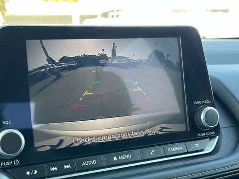 Used 2025 Nissan Rogue SV FWD image 25