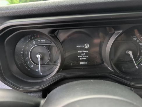 Used 2024 Jeep Wrangler Unlimited AWD/4WD image 28