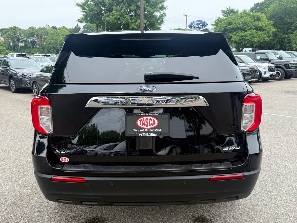 Used 2023 Ford Explorer XLT AWD/4WD image 9