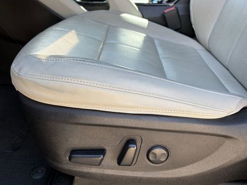 Used 2022 Kia Telluride EX w/ EX Premium Package image 13