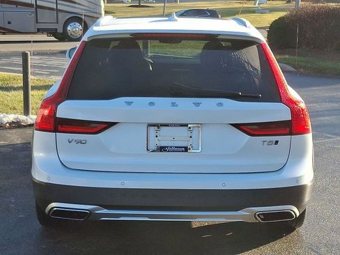 Used 2018 Volvo V90 T5 Cross Country w/ Convenience Package image 5