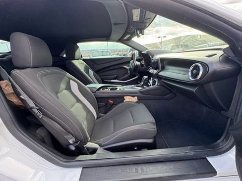 Used 2020 Chevrolet Camaro LT w/ Technology Package image 10
