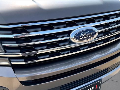 Used 2019 Ford Expedition XLT w/ Equipment Group 202A RWD image 30