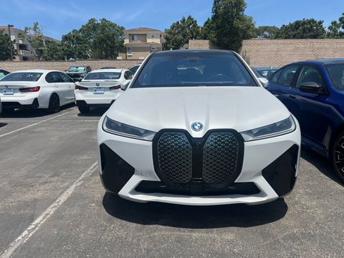 Used 2024 BMW iX xDrive50 w/ Sport Package AWD/4WD image 2