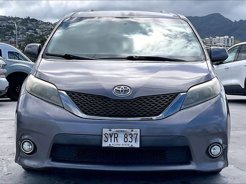Used 2016 Toyota Sienna SE FWD image 6