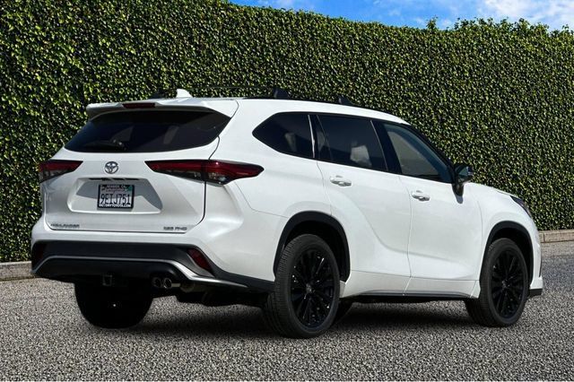 Used 2023 Toyota Highlander XSE AWD/4WD image 4