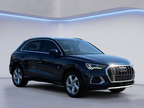 Used 2020 Audi Q3 2.0T Premium Plus w/ Premium Plus Package AWD/4WD image 3