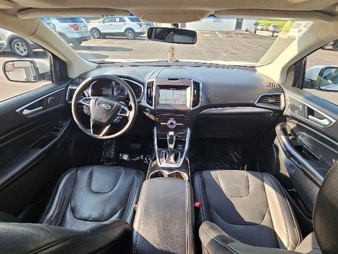 Used 2018 Ford Edge Titanium w/ Equipment Group 301A AWD/4WD image 8