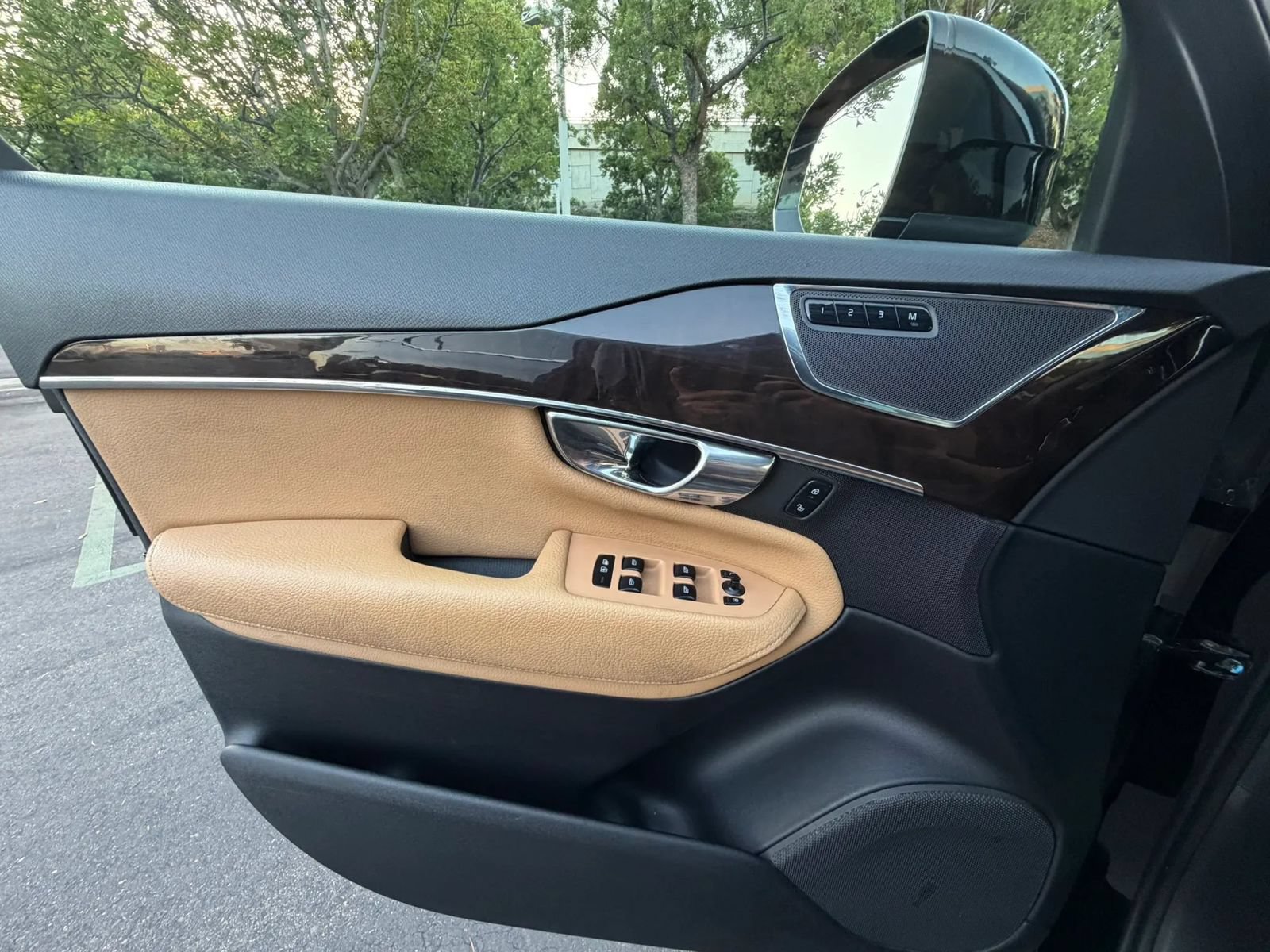 Used 2016 Volvo XC90 T6 Momentum AWD/4WD image 24