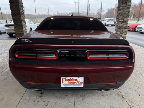 Used 2022 Dodge Challenger SXT w/ Driver Convenience Group image 8