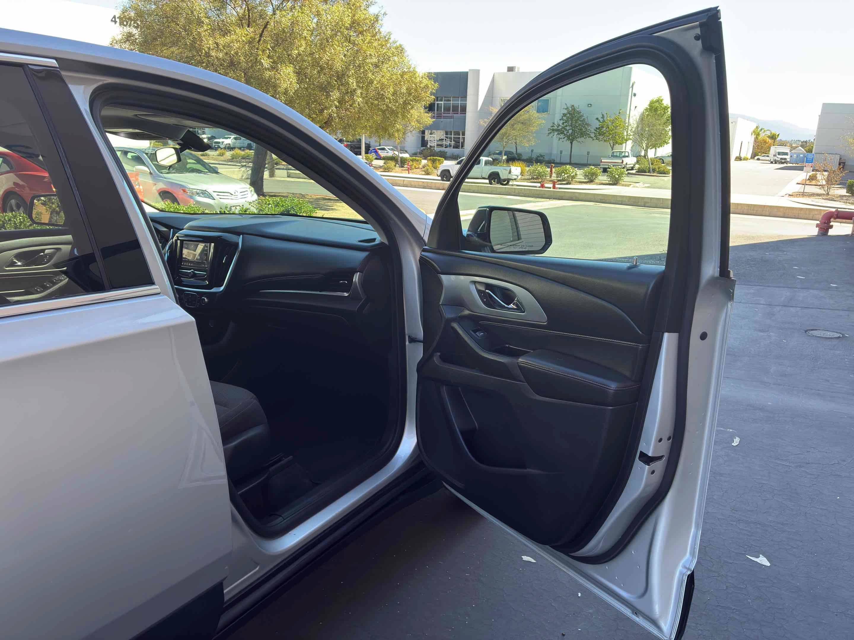 Used 2020 Chevrolet Traverse LS FWD image 42