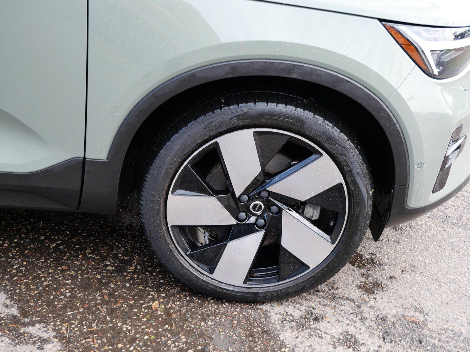 Used 2023 Volvo C40 P8 Recharge Ultimate w/ Protection Package Premier AWD/4WD image 9