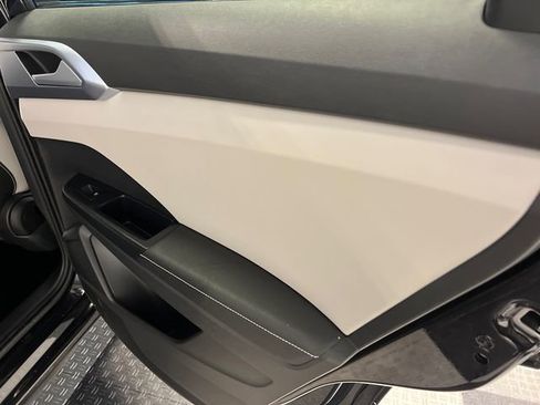 Certified 2025 Volkswagen Taos SE image 13