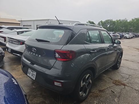 Used 2025 Hyundai Venue SEL FWD image 8