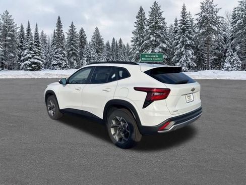 Used 2024 Chevrolet Trax LT image 3