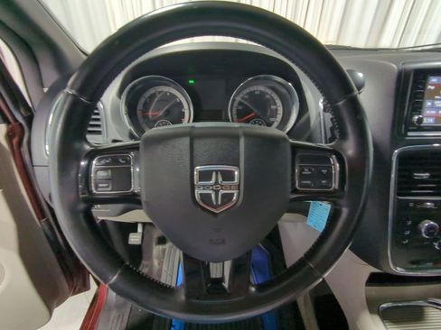 Used 2019 Dodge Grand Caravan SXT FWD image 28