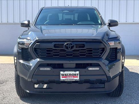 Used 2025 Toyota Tacoma TRD Off-Road w/ TRD Off Road Upgrade Package AWD/4WD image 3
