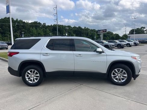 Used 2021 Chevrolet Traverse LT FWD image 6