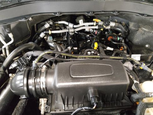 Used 2022 Ford Explorer XLT image 30