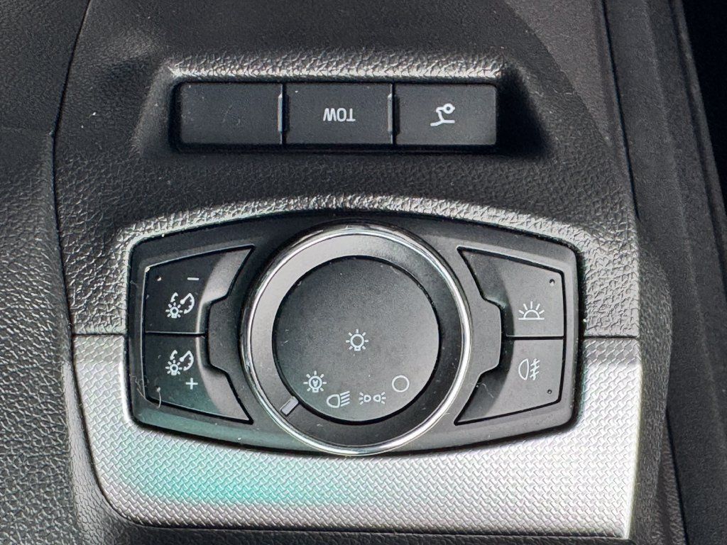 Used 2015 Ford Explorer XLT w/ Equipment Group 202B FWD image 31