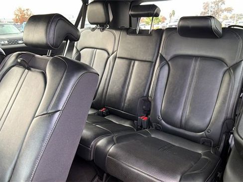 Used 2024 Jeep Wagoneer L Series II w/ Flexible Seating Group image 12