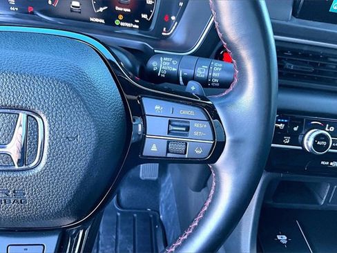 Used 2025 Honda Pilot Black Edition image 16