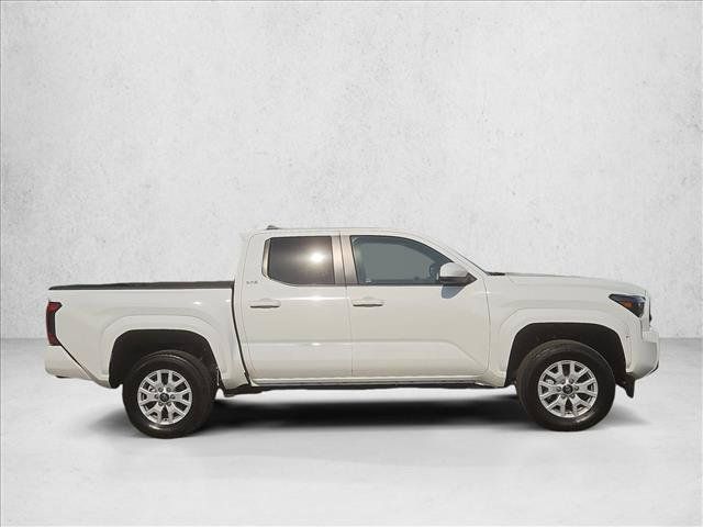 Used 2025 Toyota Tacoma SR5 AWD/4WD image 4