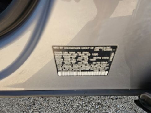 Used 2025 Volkswagen Atlas SE image 30