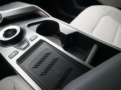 Used 2024 Kia EV6 Wind image 17