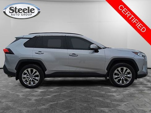 Used 2021 Toyota RAV4 XLE Premium image 6