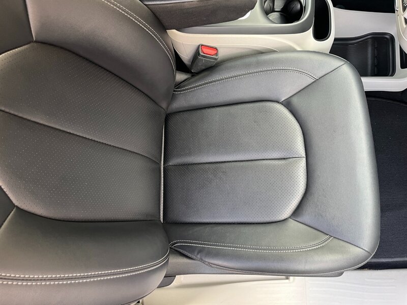Used 2024 Chrysler Pacifica Touring-L FWD image 39